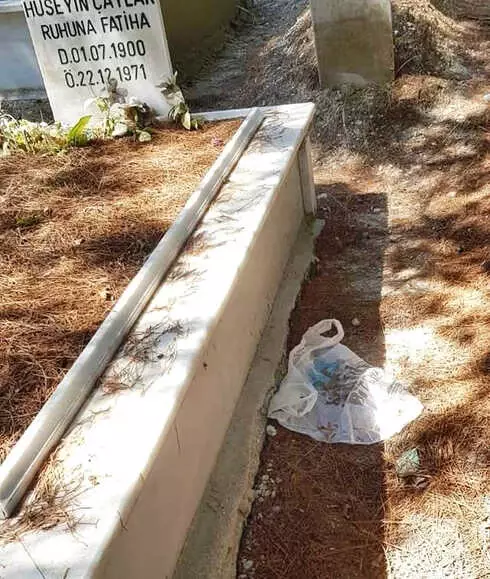 Gurbetçi Vatandaşın Mezarlık Tepkisi Gurbetçi Vatandaşın Mezarlık Tepkisi