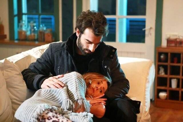 İlker Kaleli ile 'Evlenmeyi Düşünmüyoruz' Diyen Burçin Terzioğlu, Yüzükle Paylaşım Yaptı