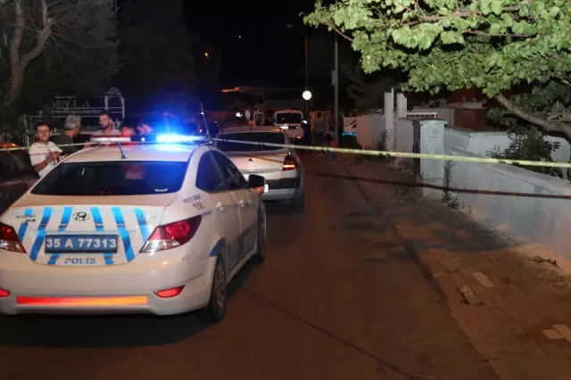 İzmir'de Sokağa Ses Bombası Atan 3 Kişi Yakalandı