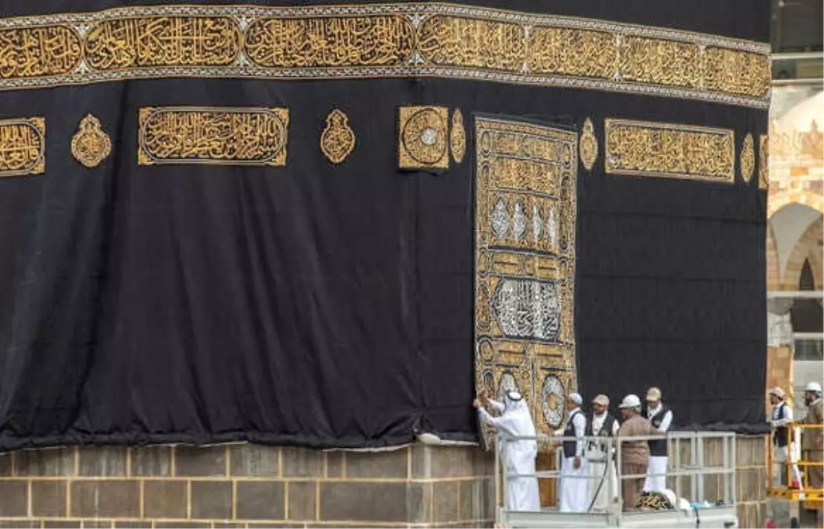 Kabe�nin Örtüsü Değiştirildi Haberler Kabe�nin Örtüsü Değiştirildi Haberler