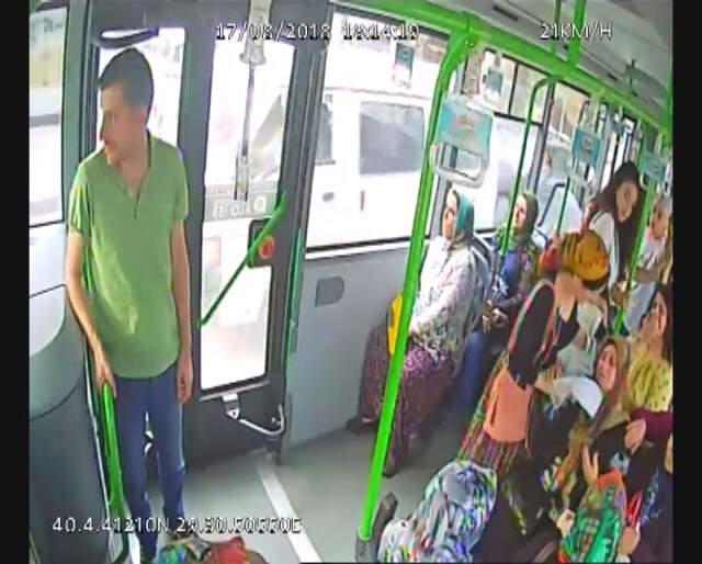 Otobüs Şoförü Kalp Krizi Geçiren Kadını, Tereddüt Etmeden Hastaneye Götürdü