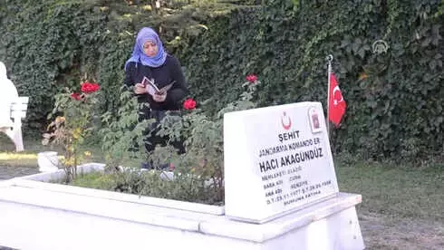 Şehitliklerde Hüzünlü Bayram Arifesi Şehitliklerde Hüzünlü Bayram Arifesi