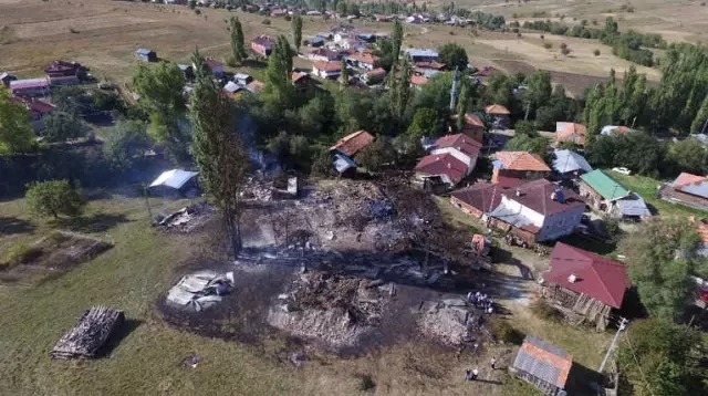 Tosya'da Mağdur Vatandaşlara Afad ve Kızılay Ekipleri Yardımda Bulundu Tosya'da Mağdur Vatandaşlara Afad ve Kızılay Ekipleri Yardımda Bulundu