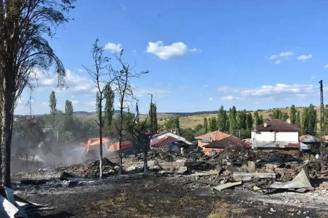 Tosya'da Mağdur Vatandaşlara Afad ve Kızılay Ekipleri Yardımda Bulundu Tosya'da Mağdur Vatandaşlara Afad ve Kızılay Ekipleri Yardımda Bulundu