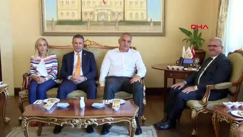 Antalya Antalya Protokolu Bayramlaştı Antalya Antalya Protokolu Bayramlaştı