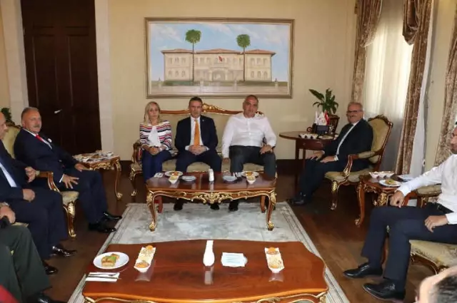 Bakan Ersoy'dan Turizmcilere Uyarı Bakan Ersoy'dan Turizmcilere Uyarı