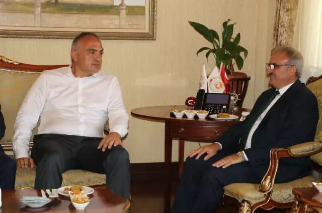 Bakan Ersoy'dan Turizmcilere Uyarı Bakan Ersoy'dan Turizmcilere Uyarı