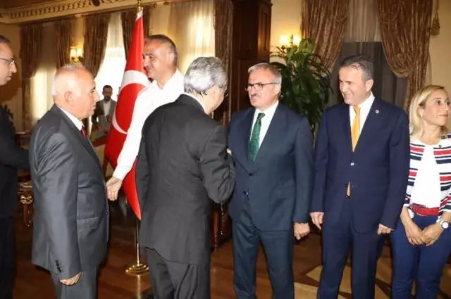Bakan Ersoy'dan Turizmcilere Uyarı Bakan Ersoy'dan Turizmcilere Uyarı