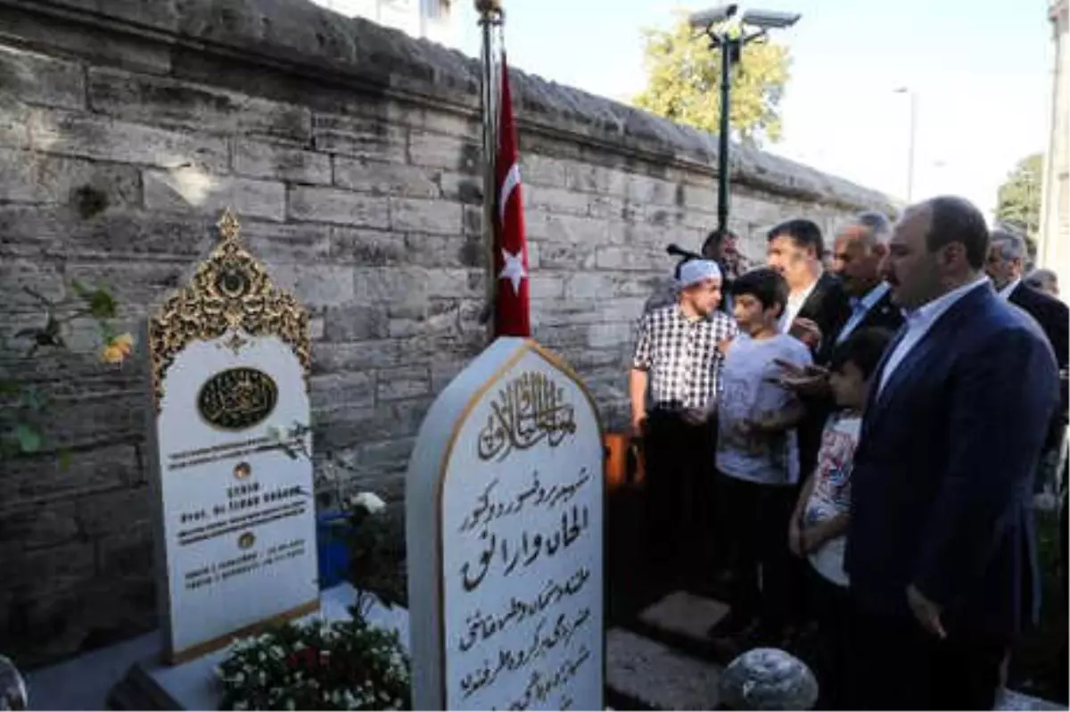 Binali Yıldırım İlhan Varank'ın Mezarını Ziyaret Etti
