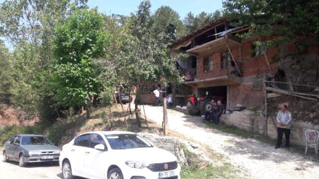 Bolu'da, Cani Dede Kurban Kesimi Sırasında Tartıştığı Torununu Öldürüp, İntihar Etti