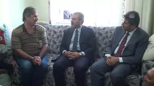 AK Parti Genel Başkan Yardımcısı Ünal, İhtiyaç Sahibi Aileler ile Şehit Ailesini Ziyaret Etti AK Parti Genel Başkan Yardımcısı Ünal, İhtiyaç Sahibi Aileler ile Şehit Ailesini Ziyaret Etti
