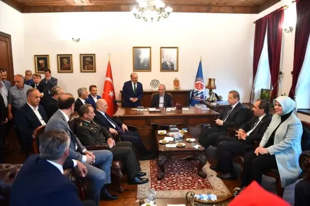 Bakan Turhan: 'Ülkemiz Çok Kritik Günlerden Geçiyor' Bakan Turhan: 'Ülkemiz Çok Kritik Günlerden Geçiyor'