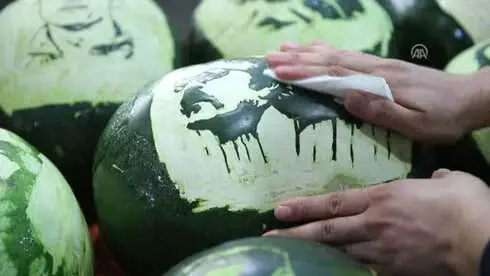 Dünyaca Ünlü Simaları Karpuz Üzerine İşliyor Dünyaca Ünlü Simaları Karpuz Üzerine İşliyor