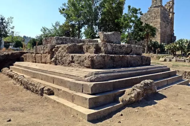 Dünyanın İlk Kadın Belediye Başkanının Mezarı Dünyanın İlk Kadın Belediye Başkanının Mezarı