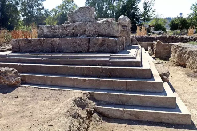 Dünyanın İlk Kadın Belediye Başkanının Mezarı Dünyanın İlk Kadın Belediye Başkanının Mezarı