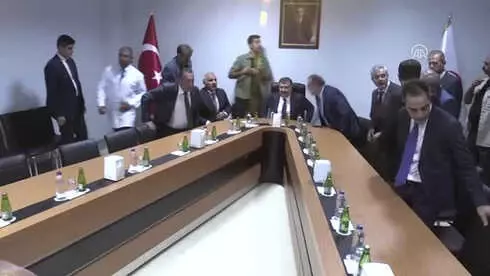 Sağlık Bakanı Koca, Hastaları Ziyaret Ederek Bayramlarını Kutladı Sağlık Bakanı Koca, Hastaları Ziyaret Ederek Bayramlarını Kutladı