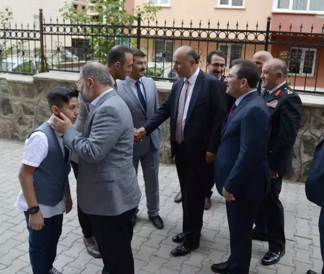 Tarihi Yakutiye Medresesi'nde Bayramlaşma Töreni Düzenlendi Tarihi Yakutiye Medresesi'nde Bayramlaşma Töreni Düzenlendi