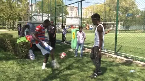 Afrikalı Öğrenciler Bayram Mangalında Bir Araya Geldi