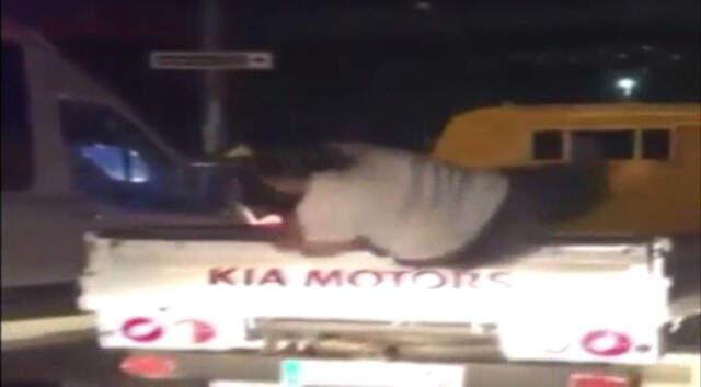 İstanbul Trafiğinde Kamyonet Kasasında Göbek Atan Kadının Ölümden Döndüğü Anlar Kamerada
