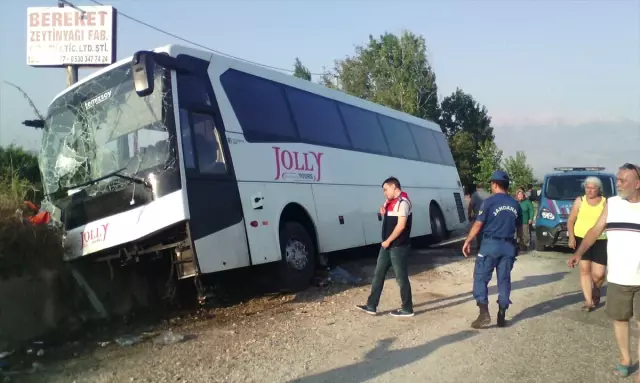 Muğlada tur otobüsü şarampole devrildi Muğlada tur otobüsü şarampole devrildi