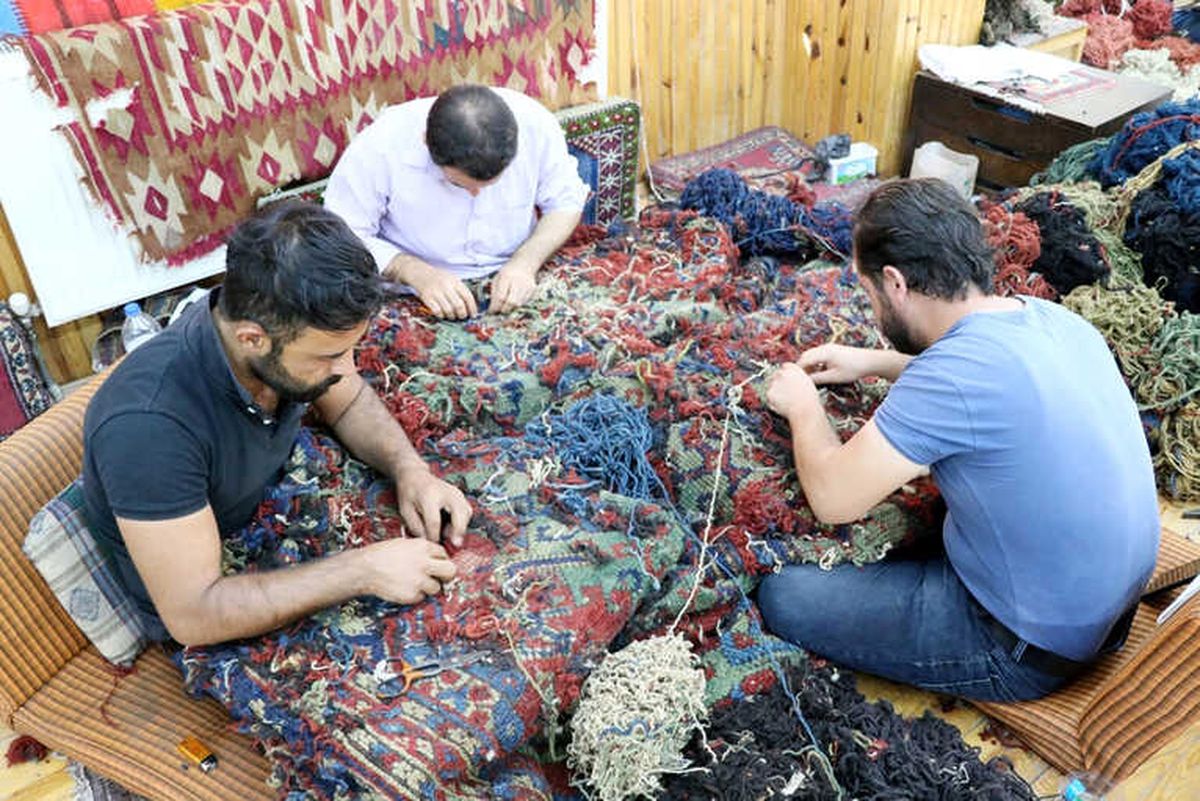 Yüzlerce Yıllık Tarihi Halılar Restore Ediliyor