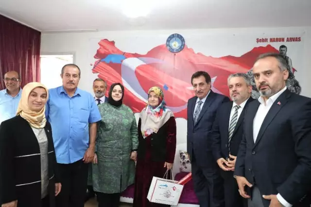 Bakan Selçuk, Bursa'da Şehit Aileleri ile Bayramlaştı