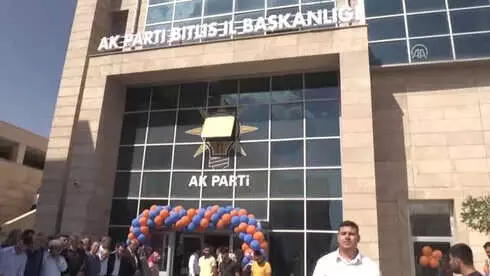 Kenetlenince En Büyük Ülkeler Dize Geliyor' Kenetlenince En Büyük Ülkeler Dize Geliyor'