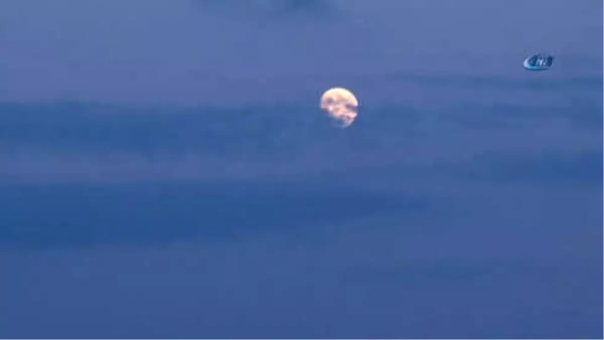 Ay'ın Mest Eden Doğuşu Kamerada