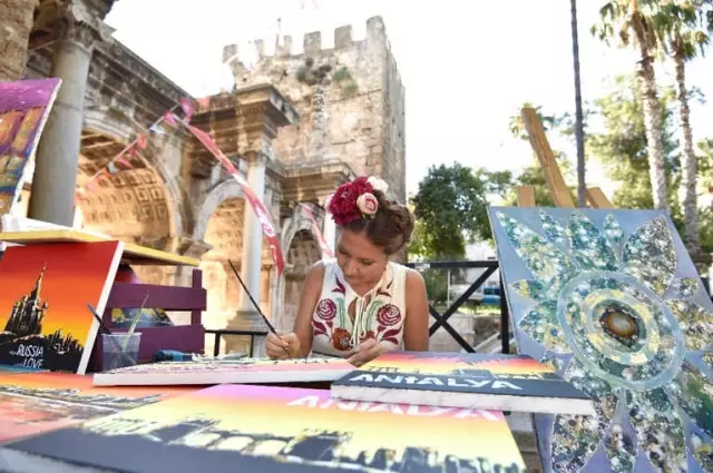 Ay Yıldızlı Drogheda Kaleiçi Festivali'nde Ay Yıldızlı Drogheda Kaleiçi Festivali'nde