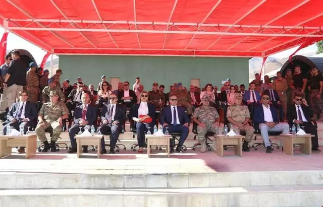 Dağ ve Komando Tugay Komutanlığı'nda Sancak Devir Teslim Töreni Dağ ve Komando Tugay Komutanlığı'nda Sancak Devir Teslim Töreni