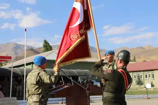 Dağ ve Komando Tugay Komutanlığı'nda Sancak Devir Teslim Töreni Dağ ve Komando Tugay Komutanlığı'nda Sancak Devir Teslim Töreni