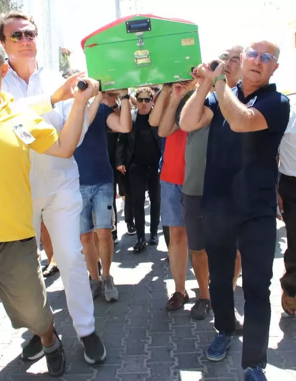 Fazıl Say Annesini Son Yolculuğuna Uğurladı