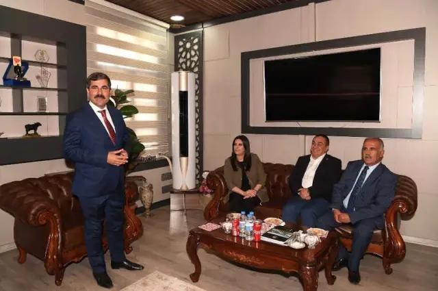 Sarıeroğlu'ndan Muş Belediyesine Ziyaret Sarıeroğlu'ndan Muş Belediyesine Ziyaret