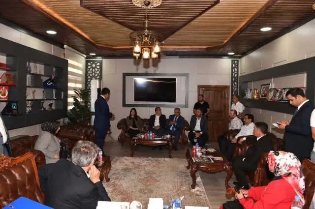 Sarıeroğlu'ndan Muş Belediyesine Ziyaret Sarıeroğlu'ndan Muş Belediyesine Ziyaret