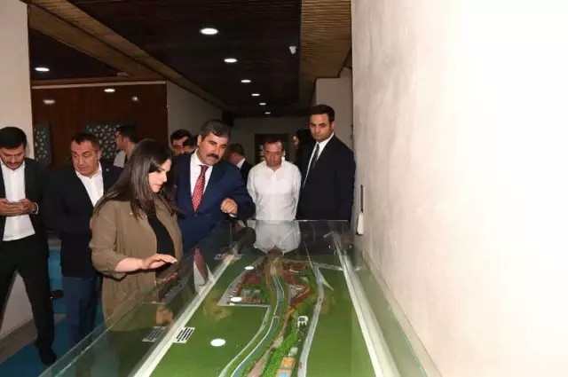 Sarıeroğlu'ndan Muş Belediyesine Ziyaret Sarıeroğlu'ndan Muş Belediyesine Ziyaret