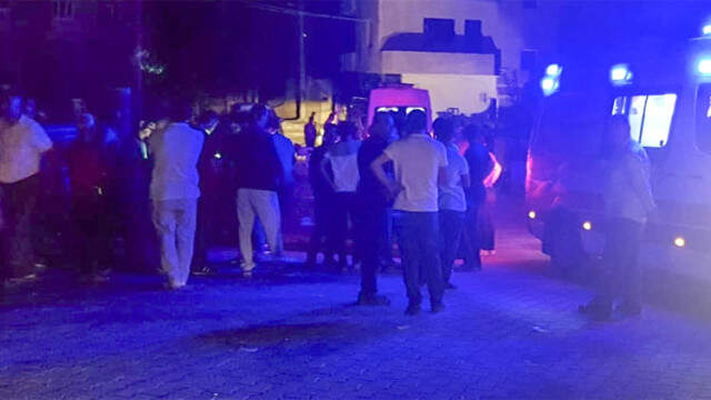 Son Dakika! Siirt'te Yüksek Gerilim Hattı Kabloları Kalabalığın Üzerine Düştü: Çok Sayıda Yaralı Var