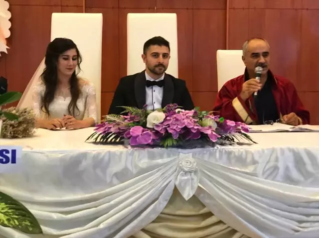 Aa Muhabiri Topuz Evlendi