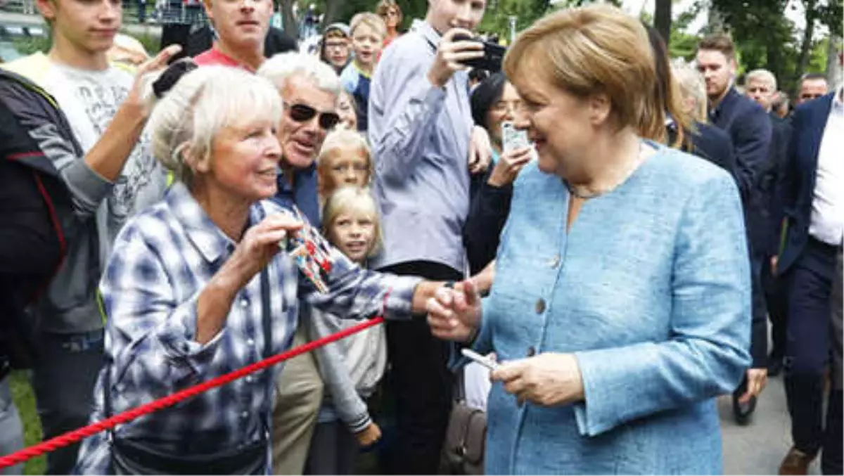 Mesut Özil'li Soruya Uyum Bakanı ile Cacau Yanıt Verdi