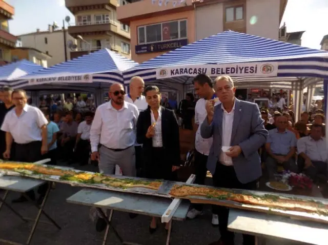 Rekorun Ustaları 8,40 Santimlik Pide Yaptı Rekorun Ustaları 8,40 Santimlik Pide Yaptı