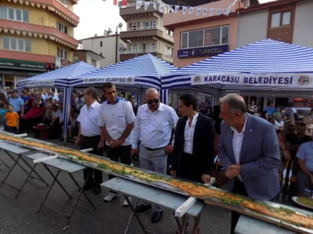 Rekorun Ustaları 8,40 Santimlik Pide Yaptı Rekorun Ustaları 8,40 Santimlik Pide Yaptı