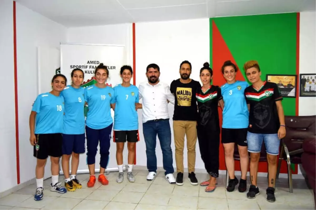 Amed Sportif Kadın Futbol Takımı'nda 6 İmza