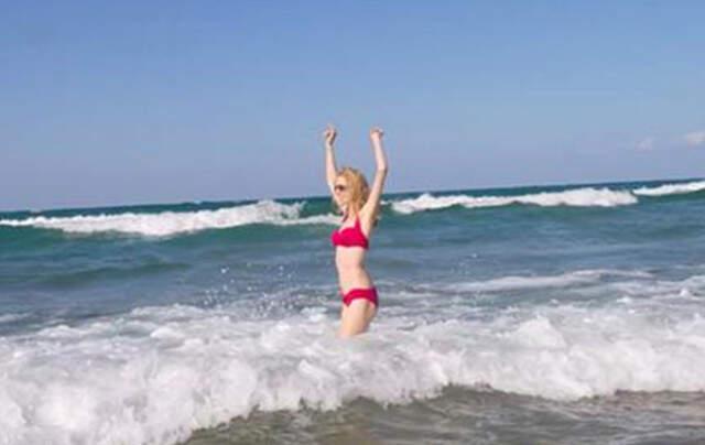 Anoreksiya Hastalığına Yakalandığı İddia Edilen Wilma Elles Bikinili Poz Verdi