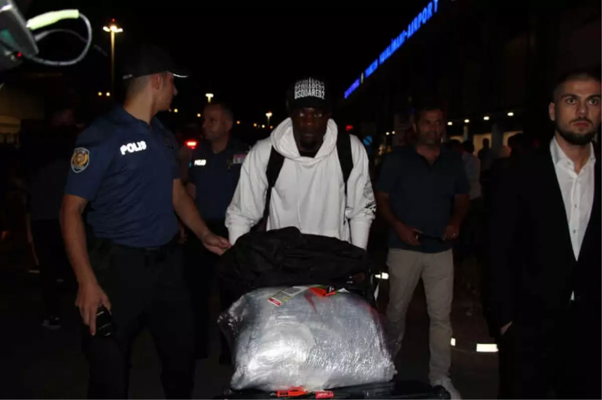 Trabzonspor Caleb Ekuban'ı Trabzon'a Getirdi