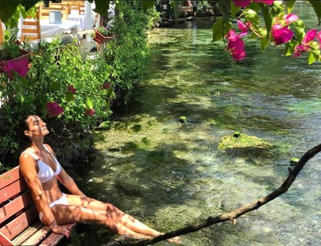 Ünlü Manken Hande Subaşı, Sevgilisiyle Çeşme Tatilinde Görüntülendi