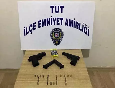 Havaya Ateş Açtı, Tabancalarla Yakalandı