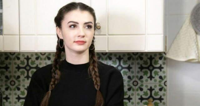 Oynaya Oynaya Yüzdü! Burcu Özberk Kimdir?