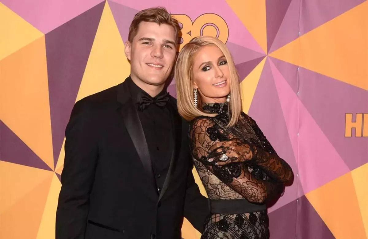 Paris Hilton Düğün Tarihini Erteledi