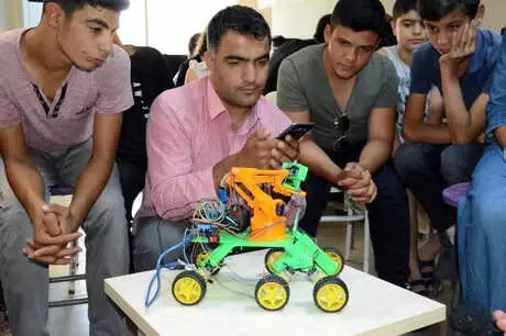 Yaz Kursunda, Dört İşlem Sorusu Çözen Robot Ürettiler