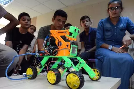 Yaz Kursunda, Dört İşlem Sorusu Çözen Robot Ürettiler