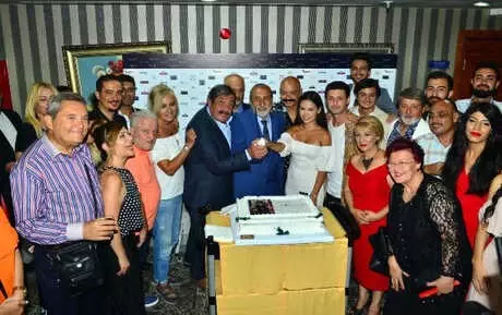 Baba' Filmi İzmir'de Tanıtıldı Baba' Filmi İzmir'de Tanıtıldı